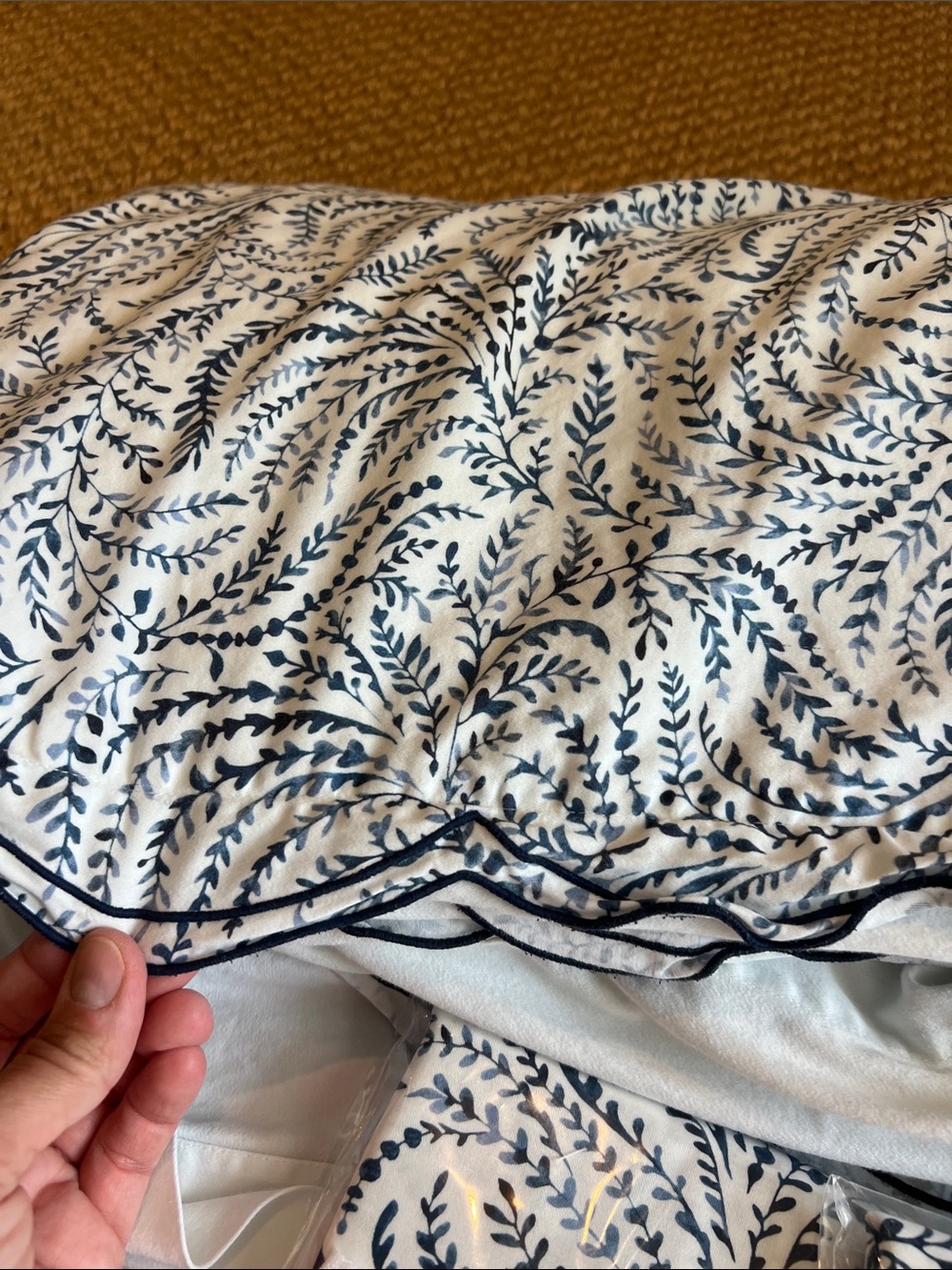 King bedding set - Picture 2 of 8
